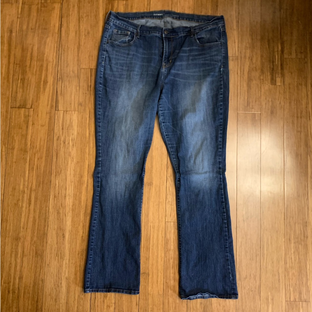Old Navy Curvy Boot-Cut Jeans - Long Fit - Picture 2 of 5